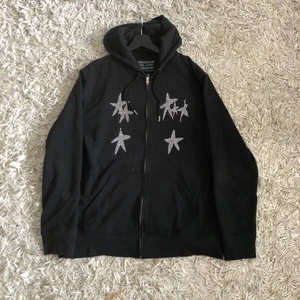 Yung Lean Scandinavian Tour Hoodie - Köpt under 2021 tour, storlek är XL passar mig bra som har L  Mycket bra skick