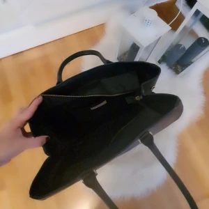 H&M väska  - En stor väska,nyskick 