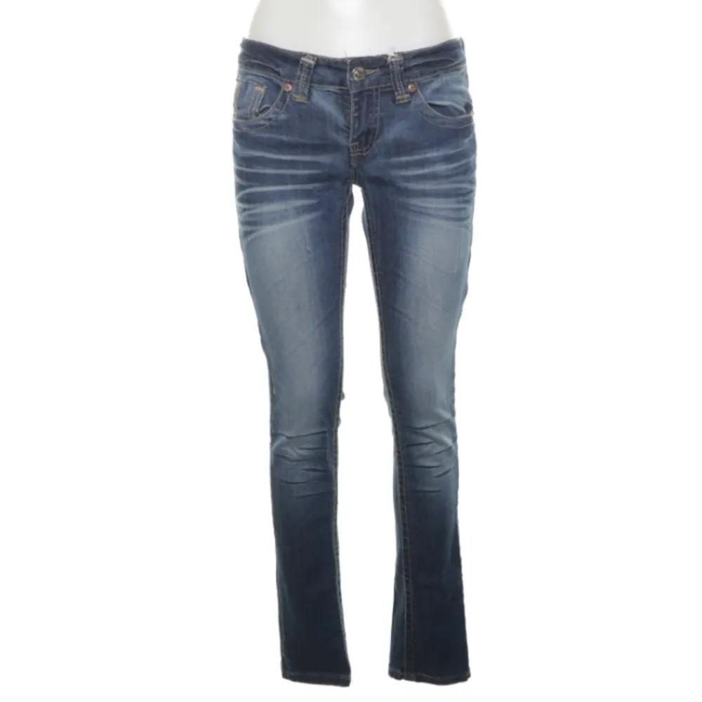 Säljer mina skit coola äkta true religion jeans! Kontakta vid intresse🤍. Jeans & Byxor.