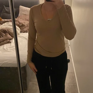 V ringad tröja - V ringade tröjor från lager 157, androg kommit till användning, 60 kr styck. 