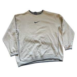 Vintage Nike sweatshirt i perfekt skick. Inga defekter. Storlek XXL.