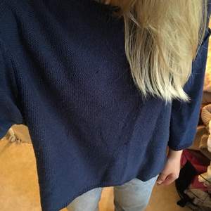 Fin marinblå stickad tröja 💙⚡️💙⚡️