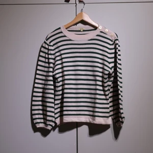 Green white sweater with puffy sleeves - Cotton sweater in green/white stripes with puffy long sleeves. In perfect condition. 