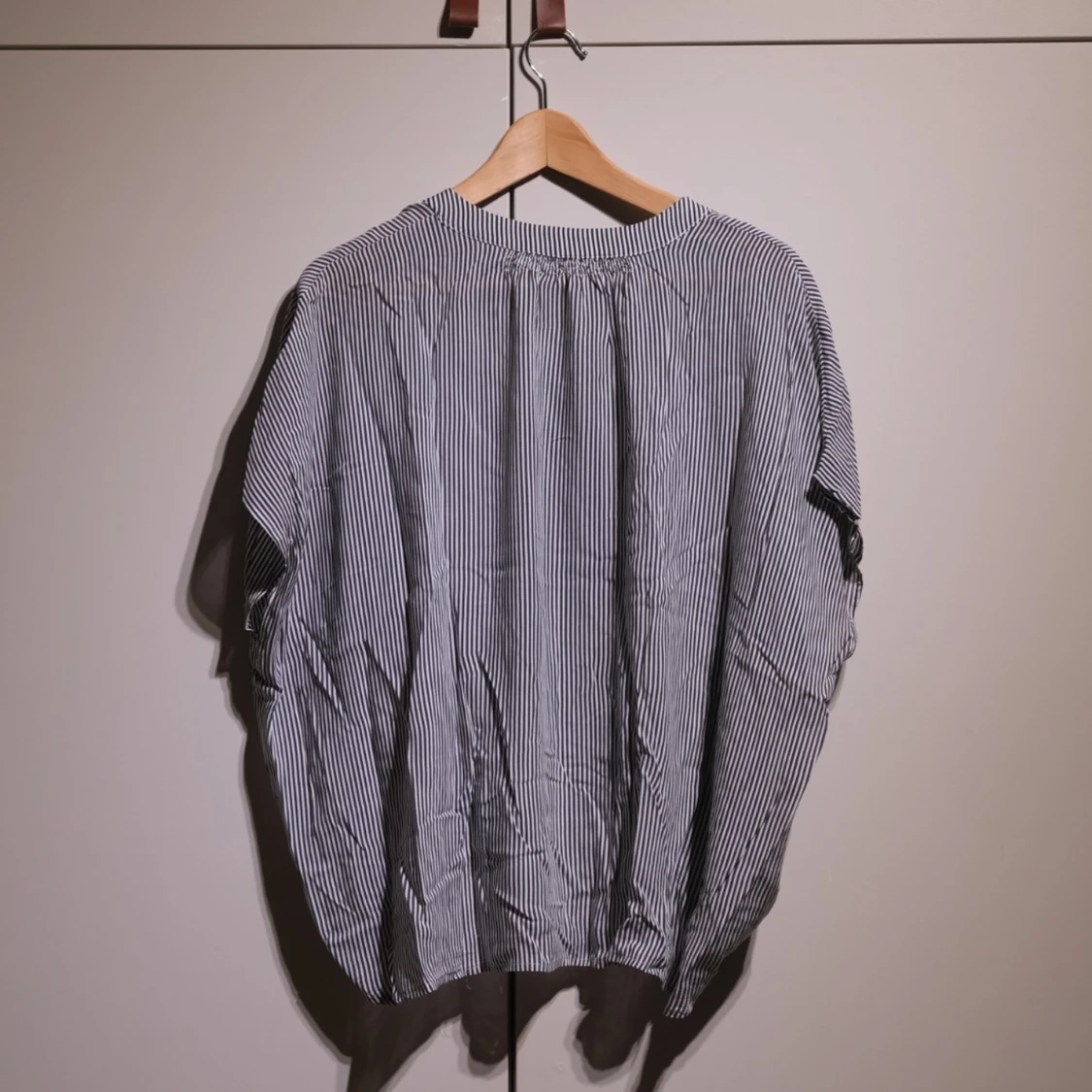 Blouse mango in blue and white striped - 90