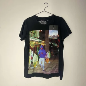 BASTILLE T-shirt  - Bastille t-shirt, Skick: 10-10 ny pris 1199kr säljer för jätte bra pris fraktar över hela Sverige. Och kan även mötas upp, finns även på in insta: MND_stocks