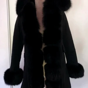 Parkas jacka från Garoff - Äkta parkas jacka från Garoff  I nyskick då den inte är använd så mycket.  Storlek XS-S  Köpte för 4000:- Säljer för 1000