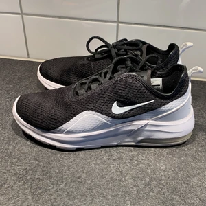 Adidas AirMax - Strl 40, i mycket bra skick. Säljer pga använder ej