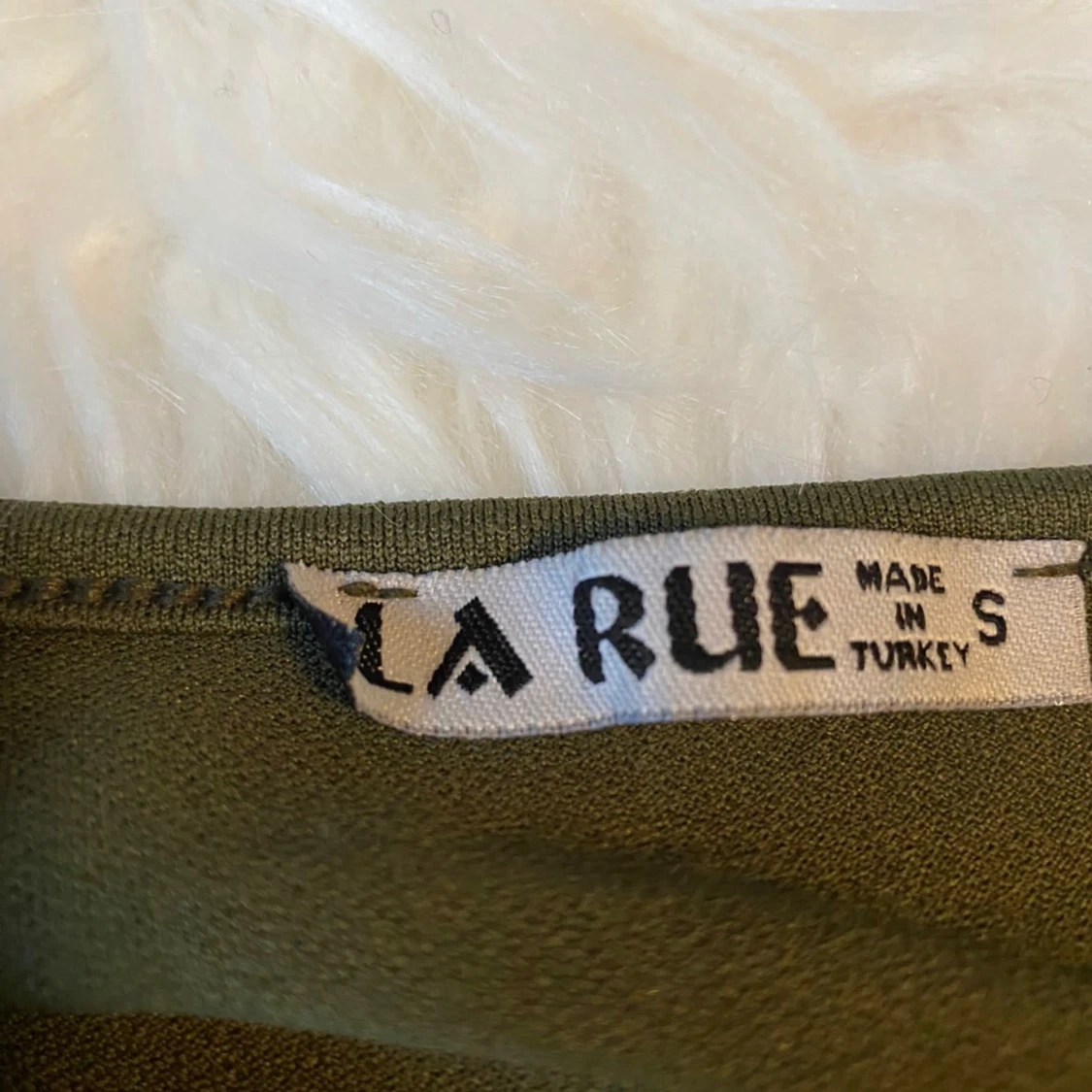 Olivergrön tröja i str S - 91