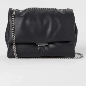 Väska  - Jättefin väska från HM, nyskick !! Säljer för 130 + frakt 😇