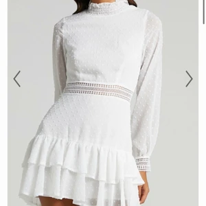 Klänning - Helt oanvänd klänning från märket showpo, perfekt till studenten