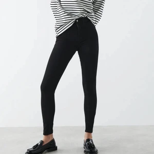 Ginatricot jeans - Jeans från ginatricot i modell Molly, använda mas 3 ggr, ser helt nya ut