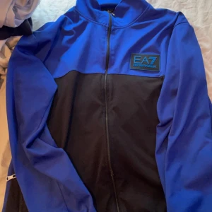 Armani, Adidas. Gant  - Armani tjocktröja storlek XL 500kr                                                 Adidas tjocktröja storlek S 300kr                                                     Gant Hoodie storlek M 600kr 