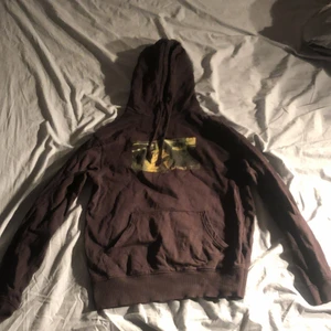 Black hoodie  - Fin svart hoodie köpt ifrån carlings för 300kr. Helt okej skick. Storlek: XS