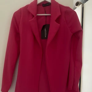 Blazer - Rosa blazer från plt, oanvänd lapp hänger kvar. 