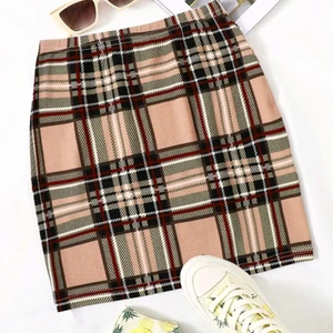 Xs-s - En jätte gullig kjol skulle säga att den är lite mer rose än på första bilden den är använd två gånger är I jätte bra skick. Köparen står för frakten 💕📦