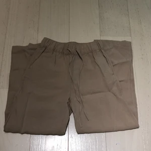 Hm linnebyxor - Trendiga linnebyxor från hm! Helt oandvända med prislappen kvar och i ett jätte bra skick