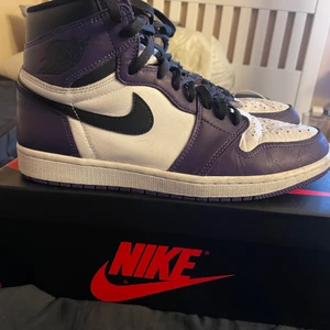 Jordan Court Purple High - Ett par Jordan som blivit för små. Använts i några månader men går att fräscha upp. Köptes för 5000 på plugmeplease. 