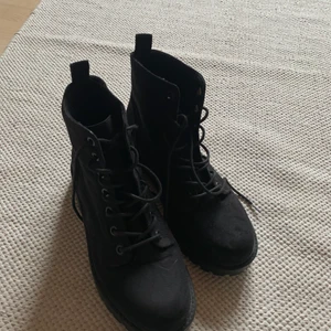 Supergulliga skor från hm - De är i bra skick!