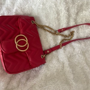 Väska  - Aldrig använd, nypris 299kr säljer för 60kr köparen står för frakten 💕