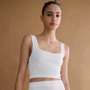 Seamless topp från zara - Säljer en jättefin oanvänd seamless topp från zara i storlek M, kan fraktas med vanligt PostNord brev för billigare frakt! 