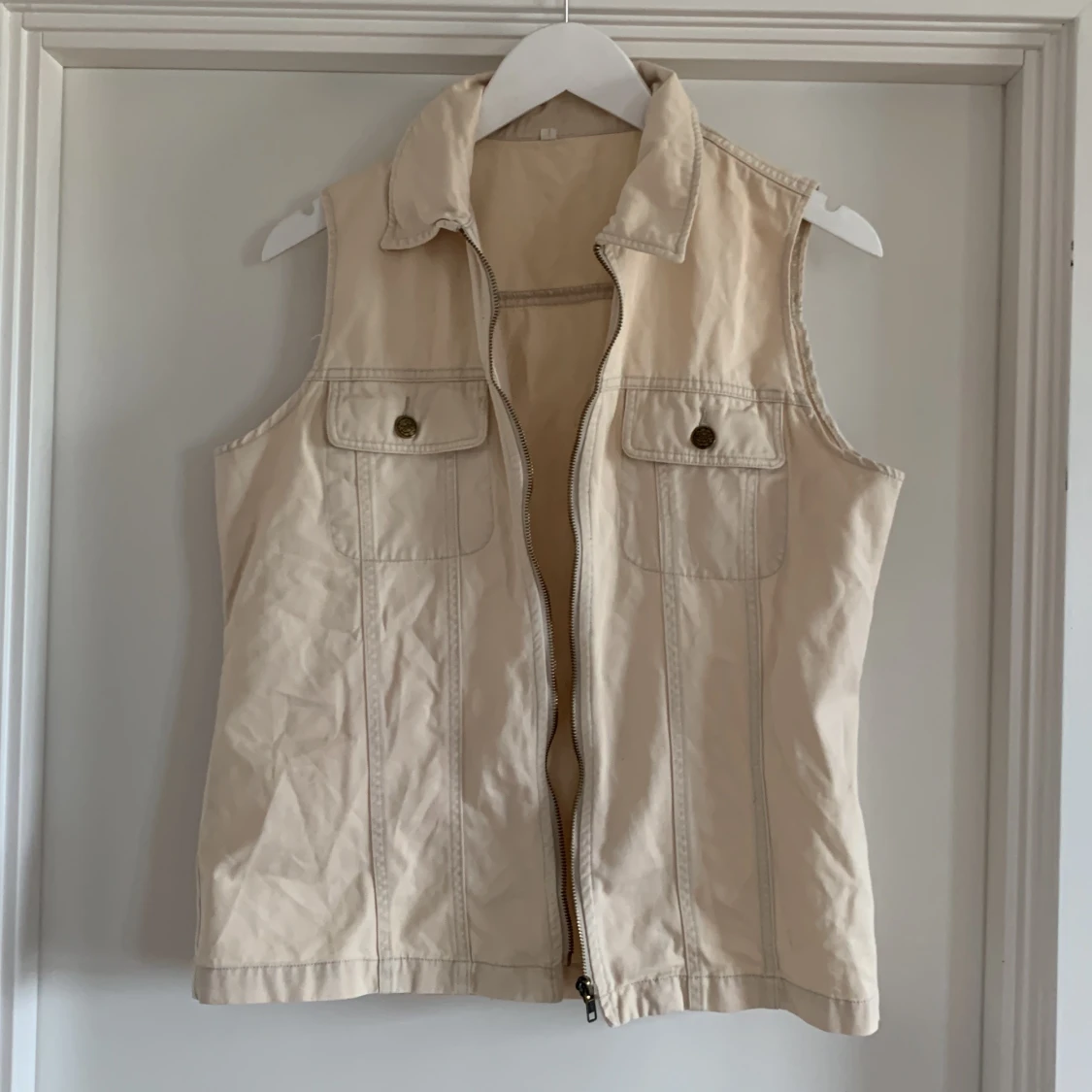 Beige jeansväst  - 90