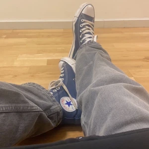Blå converse - Mörkblå converse andra bilden är lånad! Stl 39💕