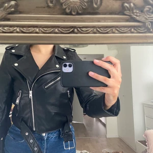 Skinn jacka  - Skinnjacka från pull&bear storlek S. Använd max 3 gånger 💞