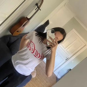 T shirt - En vit coca cola t shirt som är jätte bekväm❤️