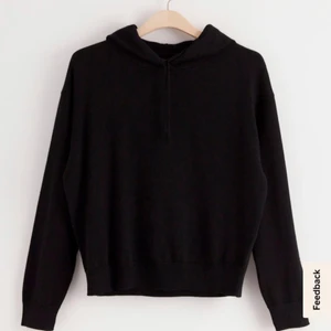 Lindex finstickad huvtröja - Säljer den här finstickade huvtröjan från Lindex🌸 Aldrig använd, den är i nyskick🌸 skriv gör egna bilder🌸 