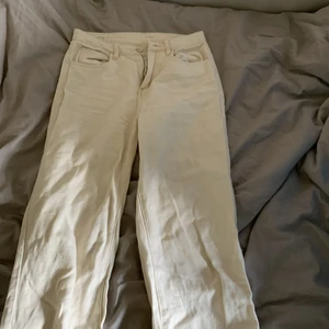 Beiga jeans - Jättefina jeans som tyvärr var för små för mig och därför helt oanvända