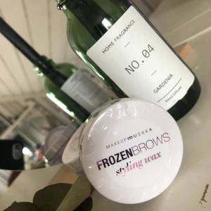 Brow wax  - Har 3st Brow wax styling! 50:-/st med följer en borste! Ordinarie pris 149:-/st