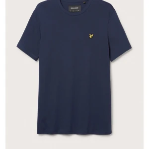 T-shirt Lyle&scott  - Skrapor använd, inga fläckar. Köpt på volt