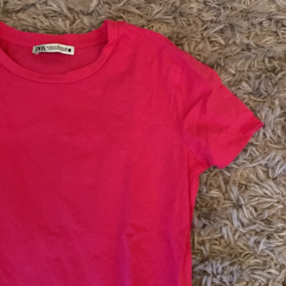 As snygg rosa tröja i bra skick.💕. T-shirts.