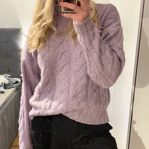 Stickad tröja - En lila stickad tröja från Trendyol. 