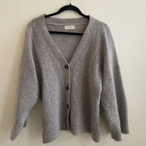 Stickad kofta - Stickad kofta i unisex  100% ull