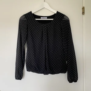 Prickig blus - Prickig blus stl xs