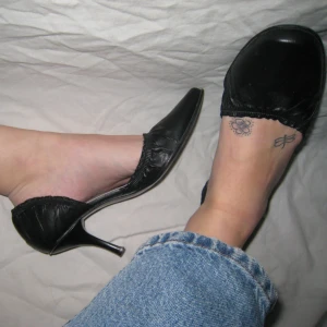 Svarta klackar - Står storlek 38 men passar på mig som har 39. Tryck inte på köp nu utan skriv till mig först 💌