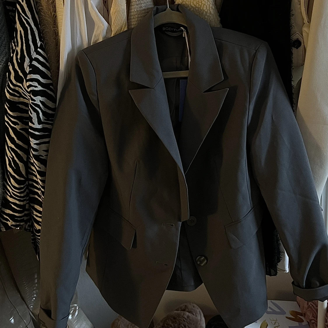 Mörkgrå blazer