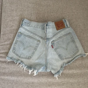 Levis shorts - Levi’s shorts i fin tvätt💙använda fåtal gånger.