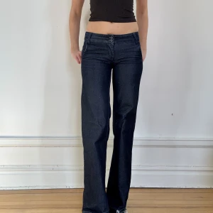 Lågmidjade vida jeans - Lågmidjade wide-leg jeans. Passar en XS