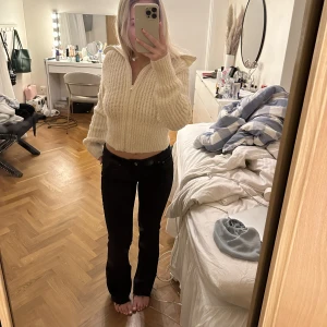 Zara low waist jeans - Avklippta så passar någon runt 1,60-1,65. Använda 2 ggr!😇