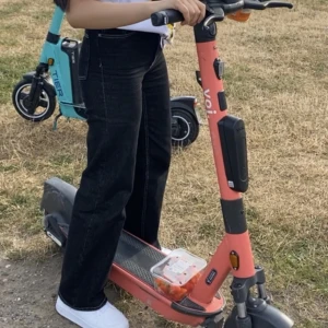 Svarta jeans  - De sitter perfekt på kroppen och passar med ALLT. Säljer bara för de är för små för mig nu. Annars är de lika fina som nya 