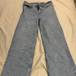 Jeans - Ett par jeans från lager 157 modell ”lane”. Storlek xs sitter superfint på men har vuxit ur dem💗