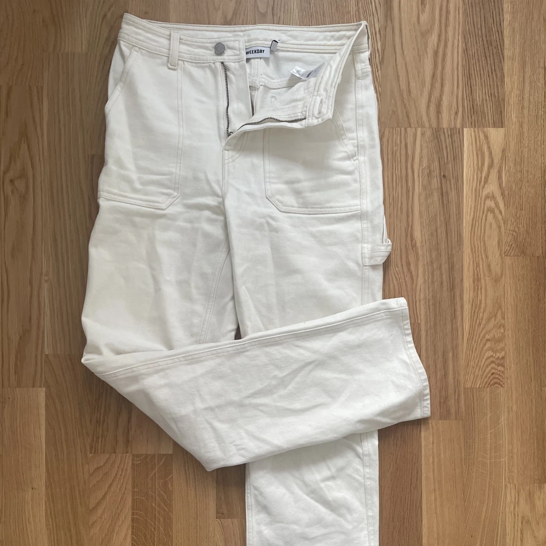 Snygga cargo byxor från weekday - 90