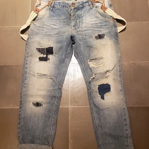 Adrian hammond - Helt oanvända byxor som jag fick förra sommaren, alfrig kommit till användning.