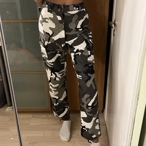 Militärbyxor - Köpte på Urban Outfitters i NYC