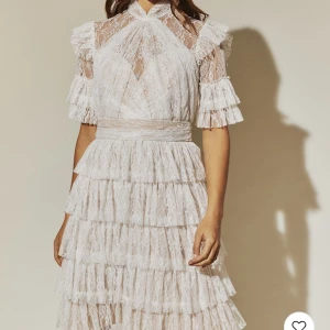 By malina klänning - Jättefin klänning från by malina som är helt perfekt till studenten, köpt här på Plick men endast testad. Priset kan diskuteras:)