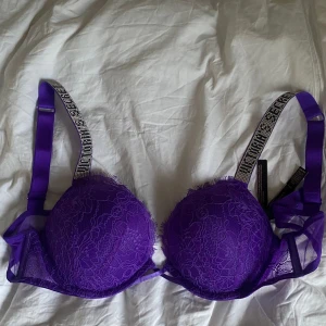 victoria secret - säljer denhär bhn då den inte kommer till användning tyvärr (köpt för 800)❤️