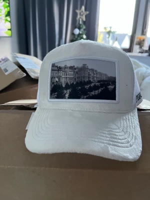 Pianotti keps - Säljer helt ny pianotti keps. Går inte att få tag på längre. Aldrig använd