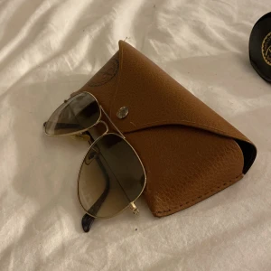 Solglasögon  - Äkta Ray-ban solglasögon i fint skick 